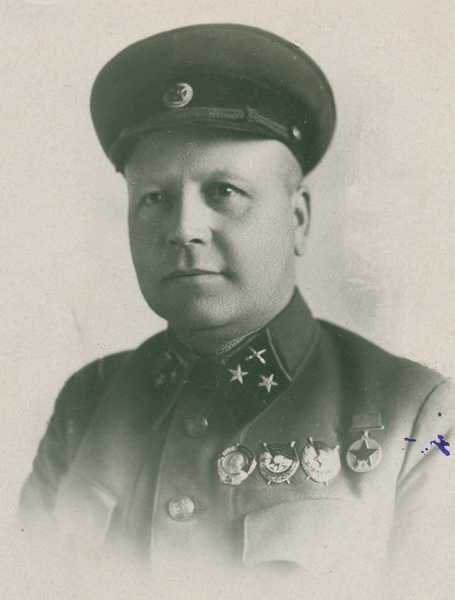 [Authentification] Vareuse d'un Major Général de la RKKA ( armée soviétique) Zvezda-kokarda-k-golovnym-uboram-generalov-obr.-1940-g-1