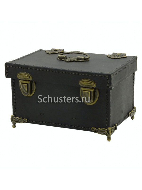 Manufacturing and selling Souvenir gift chest with crystal glasses (Сувенирный подарочный сундучок с хрустальными рюмками) М1-007-Rs production with worldwide delivery
