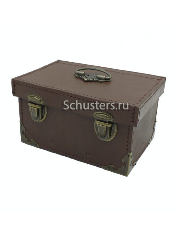 Manufacturing and selling Souvenir gift chest with glass glasses (Сувенирный подарочный сундучок со стеклянными рюмками) М1-007-R production with worldwide delivery
